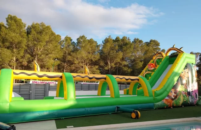 SELVAACUATICO alquiler de hinchables en Mallorca para fiestas