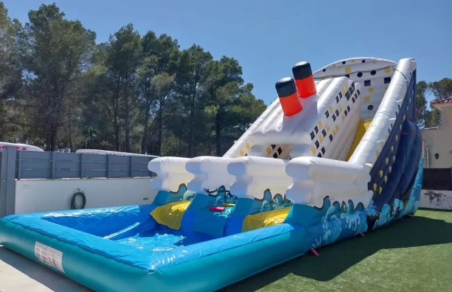 TITANICACUATICO alquiler de hinchables en Mallorca para fiestas