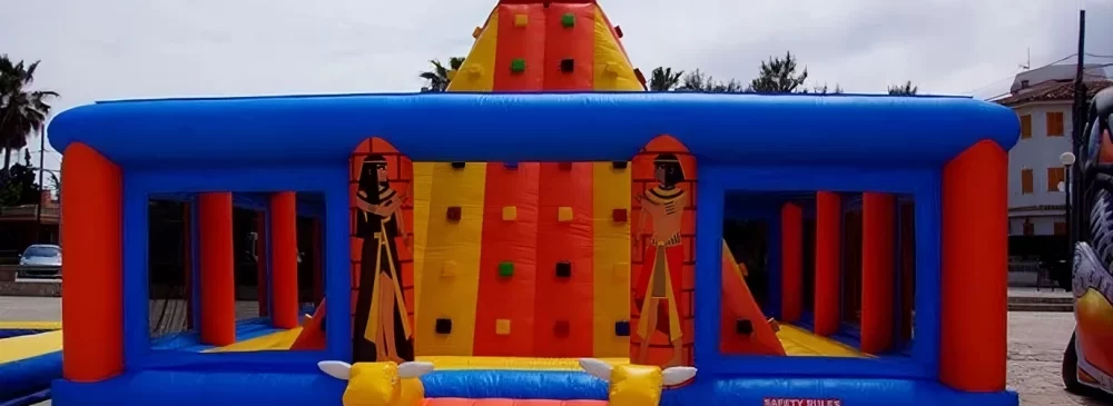 Alquiler de PIRÁMIDE ESCALADA hinchable