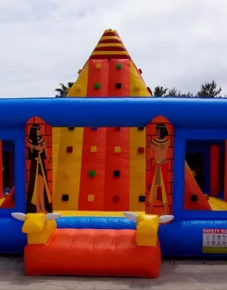 Alquiler de PIRÁMIDE ESCALADA hinchable