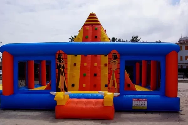 Alquiler de PIRÁMIDE ESCALADA hinchable